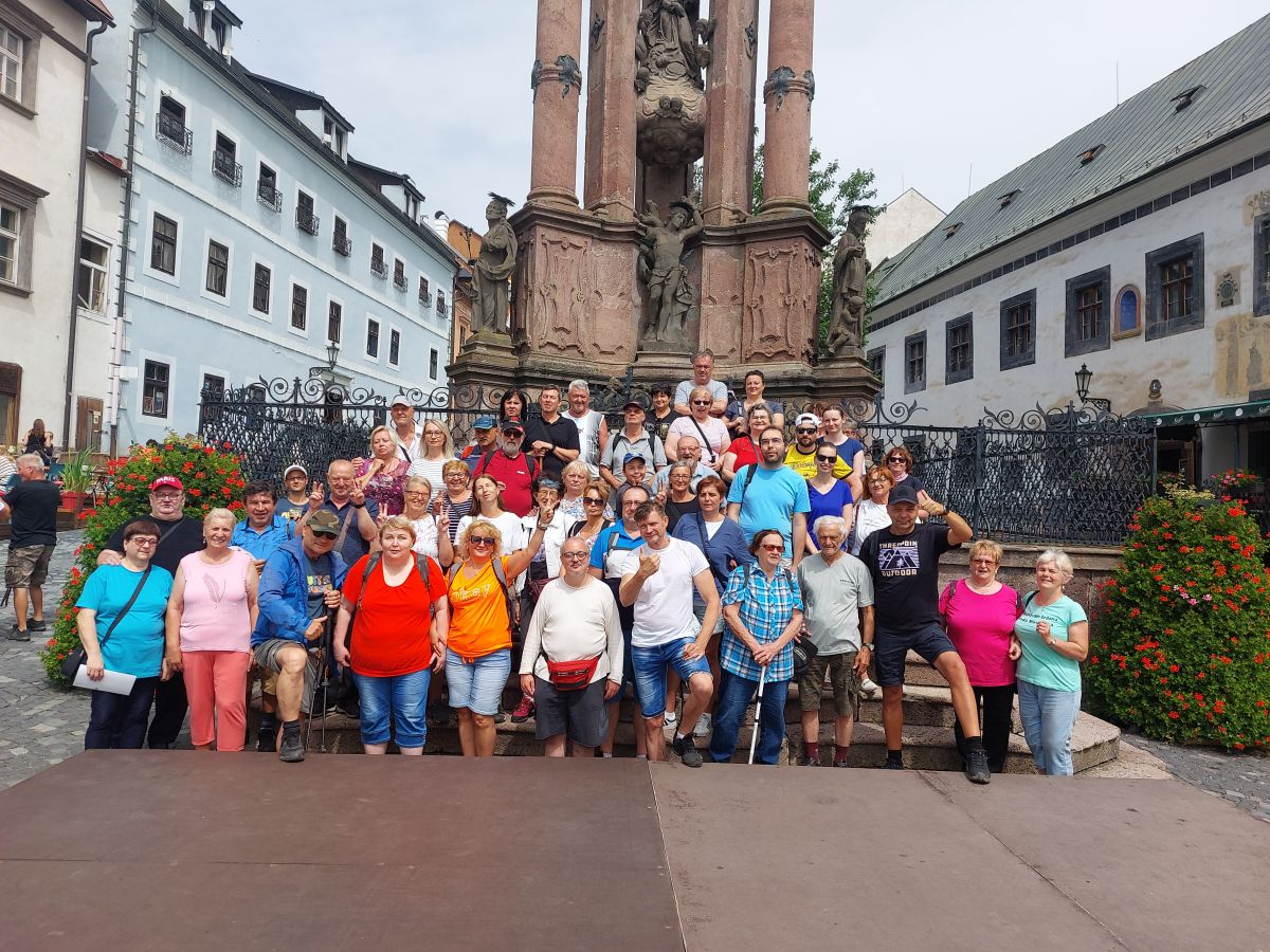 Celoslovenský turistický zraz 2024 spoločná fotografia Banská Štiavnica